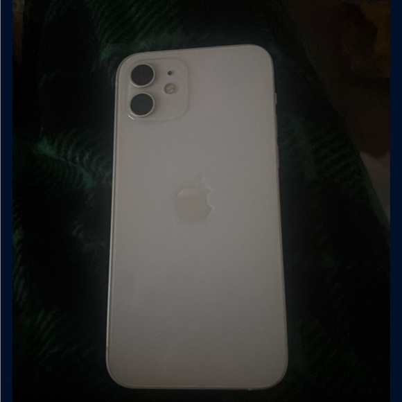Apple iPhone 12 White Dual-Camera Cell Phone